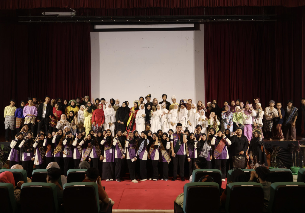 THEATRE NIGHT: SAYANG BEHIND THE SCENE